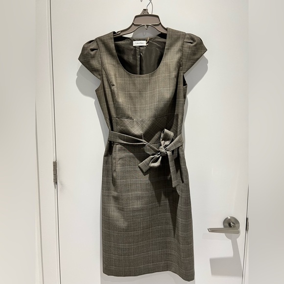 ♥️ Unique and flattering business/ day dress with cap sleeves and a belt - Picture 3 of 14